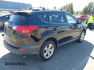 2013 Toyota RAV4 XLE z VIN 2T3WFREV8DW032228, wystawiony jako IAAI lot #42756583 z przebiegiem 222 479 mil mil oraz . Historia ofert i sprzedaży dostępna na DreamBid. Obrazek 4.