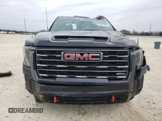 2025 GMC Sierra 2500HD AT4 z VIN 1GT4UPEY4SF204846, wystawiony jako Copart lot #47201165 z przebiegiem 2 557 mil mil oraz Szkoda całkowita • Salvage title. Historia ofert i sprzedaży dostępna na DreamBid. Obrazek 5.