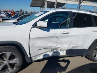 2019 Jeep Cherokee Limited with VIN 1C4PJLDB9KD443526, listed as a IAAI auction lot 41658009 with 73,024 mi miles and . Bid and sale history available at DreamBid. Image 6.