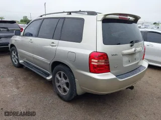 2002 Toyota Highlander with VIN JTEGF21A620051811, listed as a IAAI auction lot 41963829 with 382,828 mi miles. Bid and sale history available at carsss.com. Image 3.