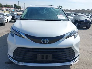 2022 Toyota Sienna XLE with VIN 5TDJRKEC4NS075796, listed as a IAAI auction lot 41603836 with 34,677 mi miles. Bid and sale history available at carsss.com. Image 12.
