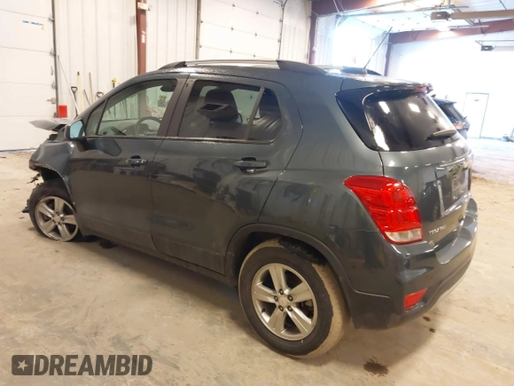 2022 Chevrolet Trax LT with VIN KL7CJPSM5NB561161, listed as a IAAI auction lot 41735792 with 12,136 mi miles. Bid and sale history available at carsss.com. Image 3.