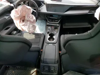 2022 Audi e-tron GT Premium Plus z VIN WAUCJBFW5N7004381, wystawiony jako Copart lot #63516494 z przebiegiem Nie podano mil oraz Szkody całkowita. Historia ofert i sprzedaży dostępna na DreamBid. Obrazek 8.