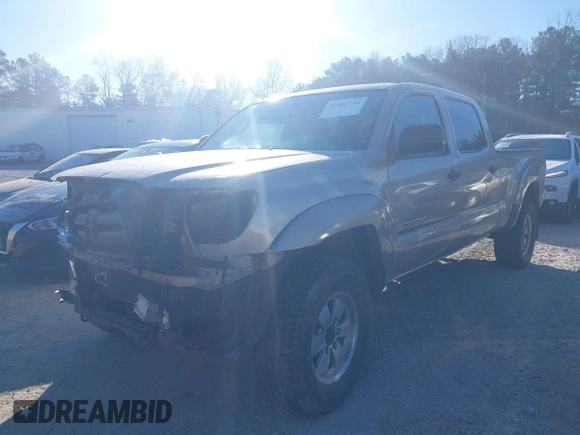 2005 Toyota Tacoma PreRunner with VIN 3TMKU72N75M001102, listed as a IAAI auction lot 41105774 with 233,167 mi miles. Bid and sale history available at carsss.com. Image 17.