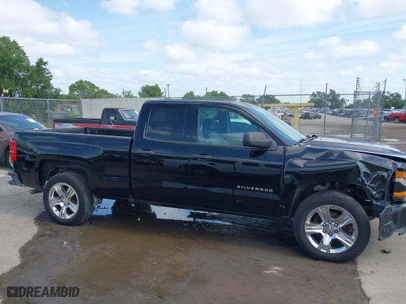 2018 Chevrolet Silverado 1500 Custom with VIN 1GCRCPEC3JZ329430, listed as a IAAI auction lot 42122097 with 199,580 mi miles. Bid and sale history available at carsss.com. Image 13.