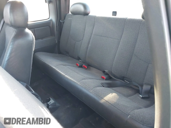 2005 Chevrolet Silverado 1500 Z71 z VIN 1GCEK19Z15Z309289, wystawiony jako IAAI lot #41884986 z przebiegiem 230 941 mil mil oraz . Historia ofert i sprzedaży dostępna na DreamBid. Obrazek 8.