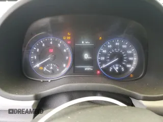 2021 Hyundai Kona SE z VIN KM8K12AA8MU742150, wystawiony jako Copart lot #56840555 z przebiegiem 67 371 mil mil oraz Szkoda całkowita • Salvage title. Historia ofert i sprzedaży dostępna na DreamBid. Obrazek 9.