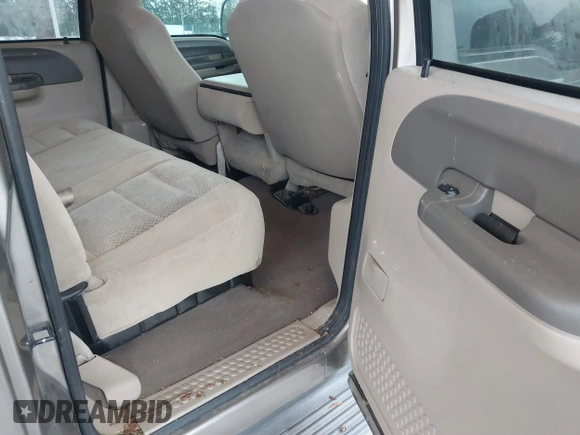 2002 Ford Super Duty F-250 XL with VIN 1FTNW21F92EB00672, listed as a IAAI auction lot 41699748 with 134,137 mi miles. Bid and sale history available at carsss.com. Image 8.