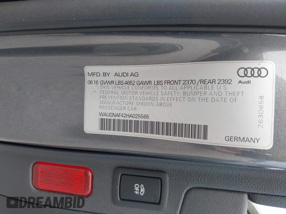 2017 Audi A4 Premium z VIN WAUGNAF42HA025565, wystawiony jako IAAI lot #38943168 z przebiegiem 103 953 mil mil oraz . Historia ofert i sprzedaży dostępna na DreamBid. Obrazek 9.