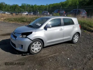 2008 Scion xD z VIN JTKKU10408J025968, wystawiony jako Copart lot #54627355 z przebiegiem 144 133 mil mil oraz Szkody całkowita. Historia ofert i sprzedaży dostępna na DreamBid. Obrazek 1.