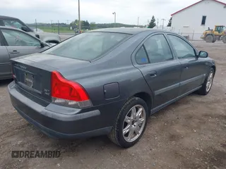 2004 Volvo S60 with VIN YV1RH59H342411127, listed as a IAAI auction lot 42107974 with 113,211 mi miles. Bid and sale history available at carsss.com. Image 4.