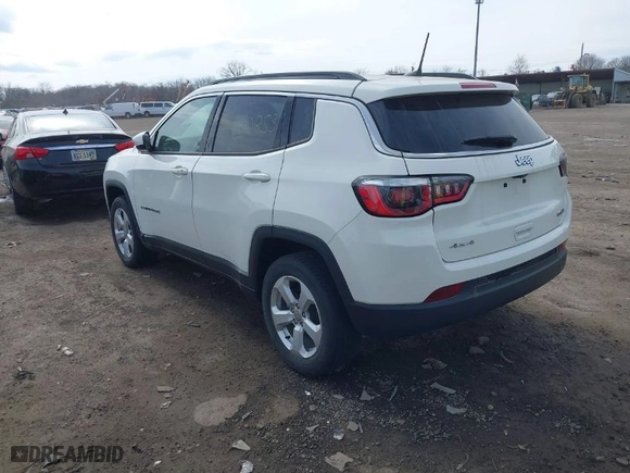 2019 Jeep Compass Latitude with VIN 3C4NJDBB0KT597603, listed as a IAAI auction lot 41822853 with 93,880 mi miles. Bid and sale history available at carsss.com. Image 3.