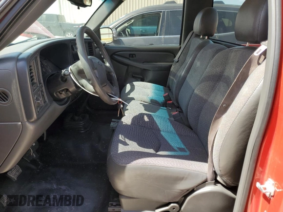 2005 Chevrolet Silverado 1500 Work Truck z VIN 1GCEC14X35Z186727, wystawiony jako Copart lot #49277275 z przebiegiem 141 441 mil mil oraz Czysty tytuł • Clean title. Historia ofert i sprzedaży dostępna na DreamBid. Obrazek 7.