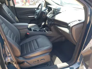 2019 Ford Escape Titanium с VIN 1FMCU9J92KUB56244, выставлен на аукционе IAAI как лот 42553011 с пробегом 37 201 миль миль и . История ставок и продаж доступна на DreamBid. Изображение 5.