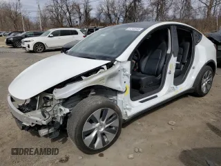 2022 Tesla Model Y Long Range with VIN 7SAYGDEE7NF437385, listed as a Copart auction lot 51240645 with 45,372 mi miles and Salvage Title. Bid and sale history available at carsss.com. Image 1.