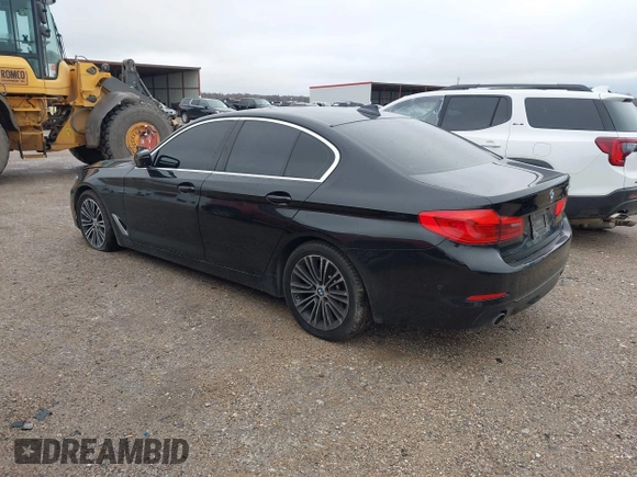 2019 BMW 5 Series 530i z VIN WBAJA5C52KWW06869, wystawiony jako IAAI lot #41494078 z przebiegiem 71 415 mil mil oraz . Historia ofert i sprzedaży dostępna na DreamBid. Obrazek 3.