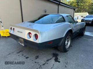 1982 Chevrolet Corvette z VIN 1G1AY8789C5101514, wystawiony jako Copart lot #87106344 z przebiegiem 3 012 mil mil oraz Czysty tytuł • Clean title. Historia ofert i sprzedaży dostępna na DreamBid. Obrazek 4.