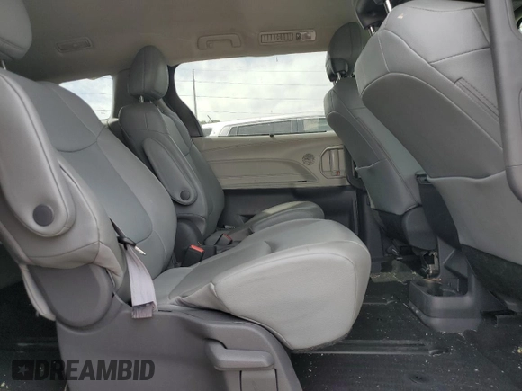 2021 Toyota Sienna XLE with VIN 5TDYRKEC9MS055993, listed as a Copart auction lot 49035865 with 52,257 mi miles and Salvage Title. Bid and sale history available at carsss.com. Image 11.