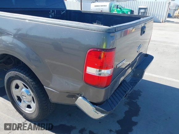 2005 Ford F-150 XLT с VIN 1FTRW12W55KD46912, выставлен на аукционе IAAI как лот 42098078 с пробегом 167 819 миль миль и . История ставок и продаж доступна на DreamBid. Изображение 6.