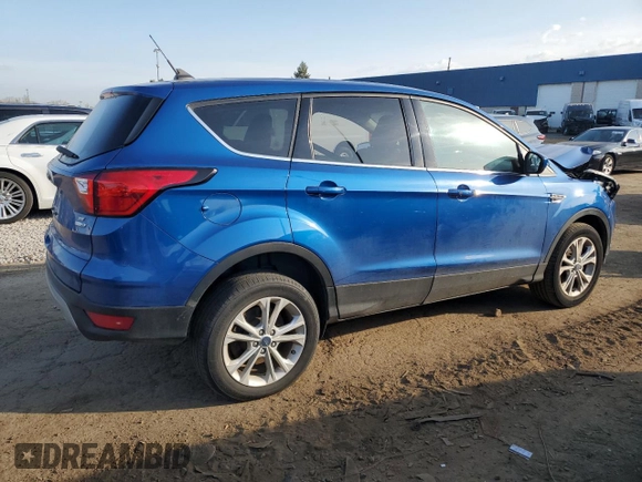 2019 Ford Escape SE z VIN 1FMCU9GDXKUB24265, wystawiony jako Copart lot #54052855 z przebiegiem 60 479 mil mil oraz Czysty tytuł • Clean title. Historia ofert i sprzedaży dostępna na DreamBid. Obrazek 3.