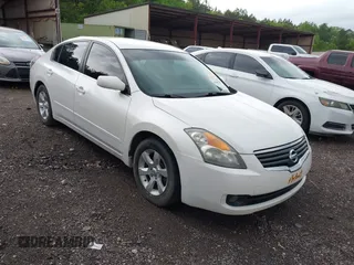 2008 Nissan Altima 2.5 S with VIN 1N4AL21E88C175825, listed as a IAAI auction lot 42081166 with 232,697 mi miles. Bid and sale history available at carsss.com. Image 1.