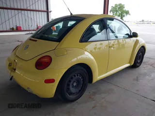 2003 Volkswagen New Beetle Coupe GL with VIN 3VWBK21C23M407145, listed as a IAAI auction lot 41934974 with 157,422 mi miles. Bid and sale history available at carsss.com. Image 4.