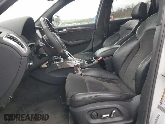 2014 Audi SQ5 Premium Plus z VIN WA1CGAFP0EA067700, wystawiony jako Copart lot #56374555 z przebiegiem 165 958 mil mil oraz Szkoda całkowita • Salvage title. Historia ofert i sprzedaży dostępna na DreamBid. Obrazek 7.