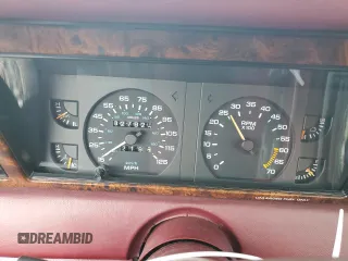 1989 Chrysler LeBaron z VIN 1C3XJ45J8KG223051, wystawiony jako Copart lot #75115464 z przebiegiem 27 923 mil mil oraz Szkody całkowita. Historia ofert i sprzedaży dostępna na DreamBid. Obrazek 9.