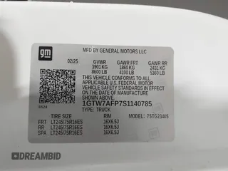 2025 GMC Savana Cargo z VIN 1GTW7AFP7S1140785, wystawiony jako IAAI lot #42340032 z przebiegiem 585 mil mil oraz . Historia ofert i sprzedaży dostępna na DreamBid. Obrazek 9.