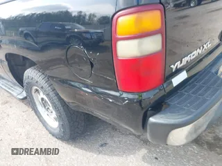 2001 GMC Yukon XL SLE with VIN 3GKFK16T71G273496, listed as a IAAI auction lot 41891755 with Not Provided miles. Bid and sale history available at carsss.com. Image 14.