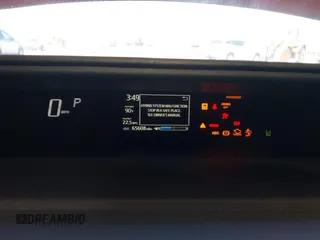 2018 Toyota Prius One z VIN JTDKDTB38J1616269, wystawiony jako IAAI lot #42233140 z przebiegiem 65 608 mil mil oraz . Historia ofert i sprzedaży dostępna na DreamBid. Obrazek 7.