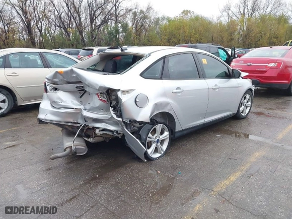 2014 Ford Focus SE with VIN 1FADP3F20EL406508, listed as a IAAI auction lot 40809098 with 89,731 mi miles. Bid and sale history available at carsss.com. Image 4.