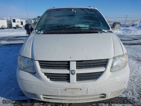 2005 Dodge Caravan SXT with VIN 1D4GP45R75B221389, listed as a IAAI auction lot 41521514 with 179,643 mi miles. Bid and sale history available at carsss.com. Image 6.