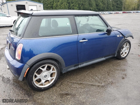 2004 MINI Cooper Hardtop S with VIN WMWRE33434TD88211, listed as a Copart auction lot 52199975 with 0 mi miles and Clean Title. Bid and sale history available at carsss.com. Image 3.