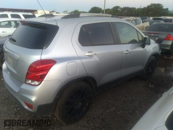 2022 Chevrolet Trax LT with VIN KL7CJLSMXNB517990, listed as a IAAI auction lot 36131444 with 20,228 mi miles. Bid and sale history available at carsss.com. Image 4.