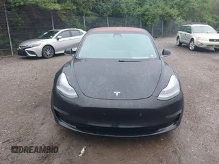 2018 Tesla Model 3 Long Range Battery z VIN 5YJ3E1EB1JF170479, wystawiony jako IAAI lot #42290687 z przebiegiem 69 495 mil mil oraz . Historia ofert i sprzedaży dostępna na DreamBid. Obrazek 13.