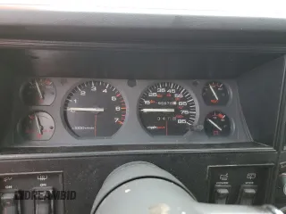1988 Jeep Grand Cherokee z VIN 1JCMT7895JT247338, wystawiony jako Copart lot #83615234 z przebiegiem 185 676 mil mil oraz Szkoda całkowita • Salvage title. Historia ofert i sprzedaży dostępna na DreamBid. Obrazek 9.