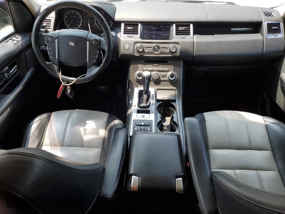 2013 Land Rover Range Rover Sport SC z VIN SALSH2E40DA778879, wystawiony jako Copart lot #59311415 z przebiegiem 132 111 mil mil oraz Tytuł czysty. Historia ofert i sprzedaży dostępna na DreamBid. Obrazek 8.