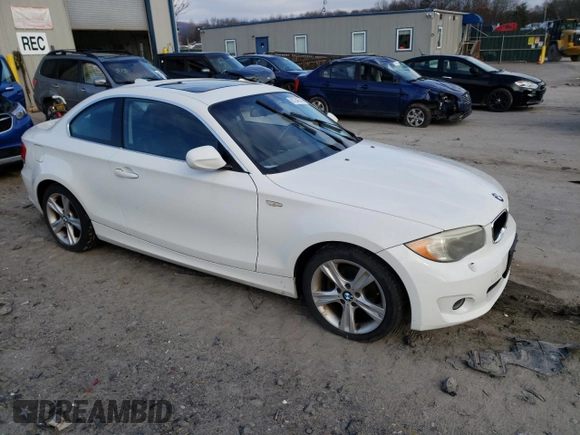 2012 BMW 1 Series 128i z VIN WBAUP9C56CVS94212, wystawiony jako Copart lot #81246514 z przebiegiem Nie podano mil oraz Czysty tytuł • Clean title. Historia ofert i sprzedaży dostępna na DreamBid. Obrazek 4.