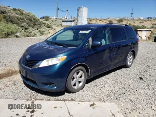 2012 Toyota Sienna LE AAS с VIN 5TDKK3DC4CS217755, выставлен на аукционе Copart как лот 60327885 с пробегом 136 503 миль миль и Списание • Salvage title. История ставок и продаж доступна на DreamBid. Изображение 1.