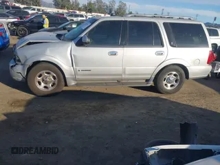 2000 Lincoln Navigator z VIN 5LMEU27A2YLJ32507, wystawiony jako IAAI lot #40752754 z przebiegiem Nie podano mil oraz . Historia ofert i sprzedaży dostępna na DreamBid. Obrazek 13.