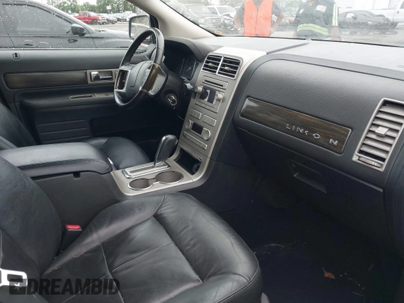 2007 Lincoln MKX with VIN 2LMDU68C07BJ23426, listed as a IAAI auction lot 41992268 with 182,856 mi miles. Bid and sale history available at carsss.com. Image 5.