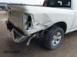 2022 Ram 1500 SLT z VIN 1C6RR6LG9NS198010, wystawiony jako IAAI lot #41702205 z przebiegiem 61 030 mil mil oraz . Historia ofert i sprzedaży dostępna na DreamBid. Obrazek 6.