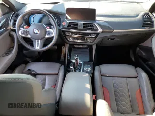 2020 BMW X4 M Competition z VIN 5YMUJ0C01L9C90351, wystawiony jako Copart lot #79907904 z przebiegiem Nie podano mil oraz Szkoda całkowita • Salvage title. Historia ofert i sprzedaży dostępna na DreamBid. Obrazek 8.