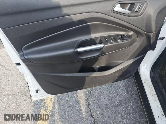 2017 Ford Escape SE z VIN 1FMCU9GD0HUD44281, wystawiony jako IAAI lot #42573170 z przebiegiem 99 085 mil mil oraz . Historia ofert i sprzedaży dostępna na DreamBid. Obrazek 24.