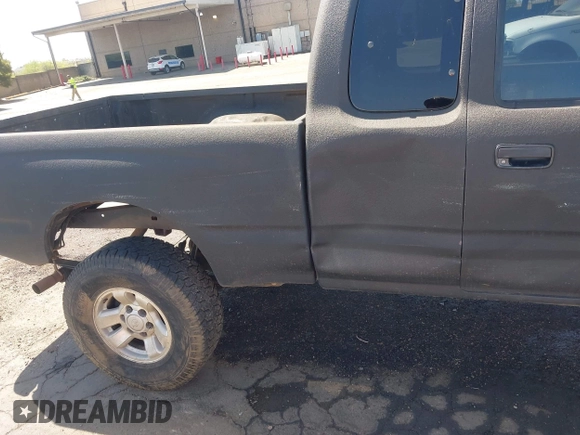 1999 Toyota Tacoma PreRunner with VIN 4TASM92N3XZ464573, listed as a IAAI auction lot 42405771 with 187,141 mi miles and . Bid and sale history available at DreamBid. Image 18.