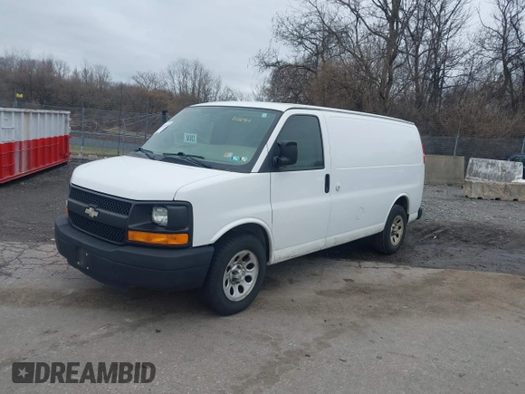 2009 Chevrolet Express Cargo z VIN 1GCFG15XX91111051, wystawiony jako IAAI lot #41826049 z przebiegiem 153 214 mil mil oraz . Historia ofert i sprzedaży dostępna na DreamBid. Obrazek 2.