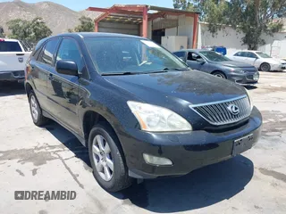 2005 Lexus RX 330 z VIN 2T2HA31U45C045146, wystawiony jako IAAI lot #42383152 z przebiegiem 128 675 mil mil oraz . Historia ofert i sprzedaży dostępna na DreamBid. Obrazek 1.