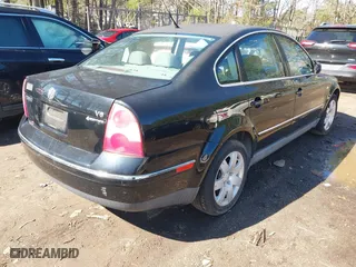 2003 Volkswagen Passat GLX with VIN WVWTH63B43P299509, listed as a IAAI auction lot 41775005 with 137,271 mi miles. Bid and sale history available at carsss.com. Image 4.