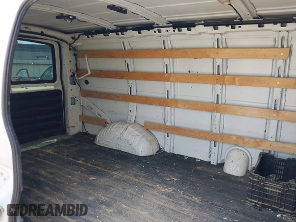 2015 GMC Savana Cargo z VIN 1GTW7FCF4F1906986, wystawiony jako IAAI lot #42433630 z przebiegiem 124 182 mil mil oraz . Historia ofert i sprzedaży dostępna na DreamBid. Obrazek 8.